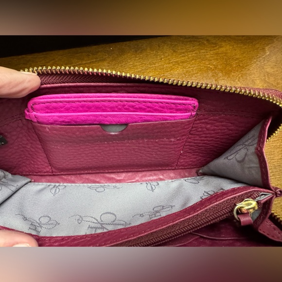 Like New - Cole Haan Berry Leather Wallet - Picture 7 of 10